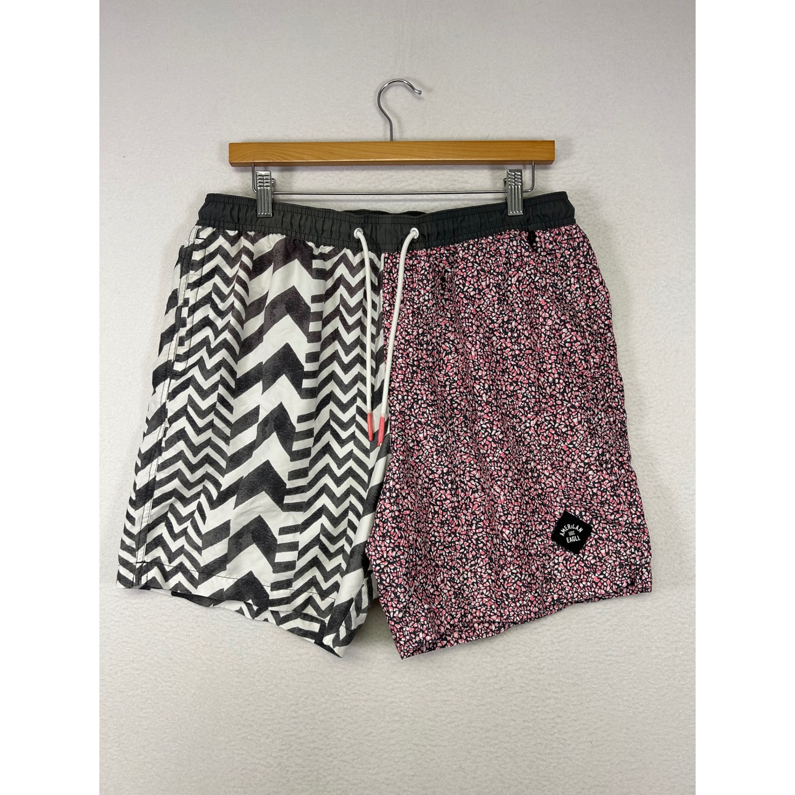 Geometric Colorblock American Eagle Mens Large Pink Black Chevron Swim Trunks